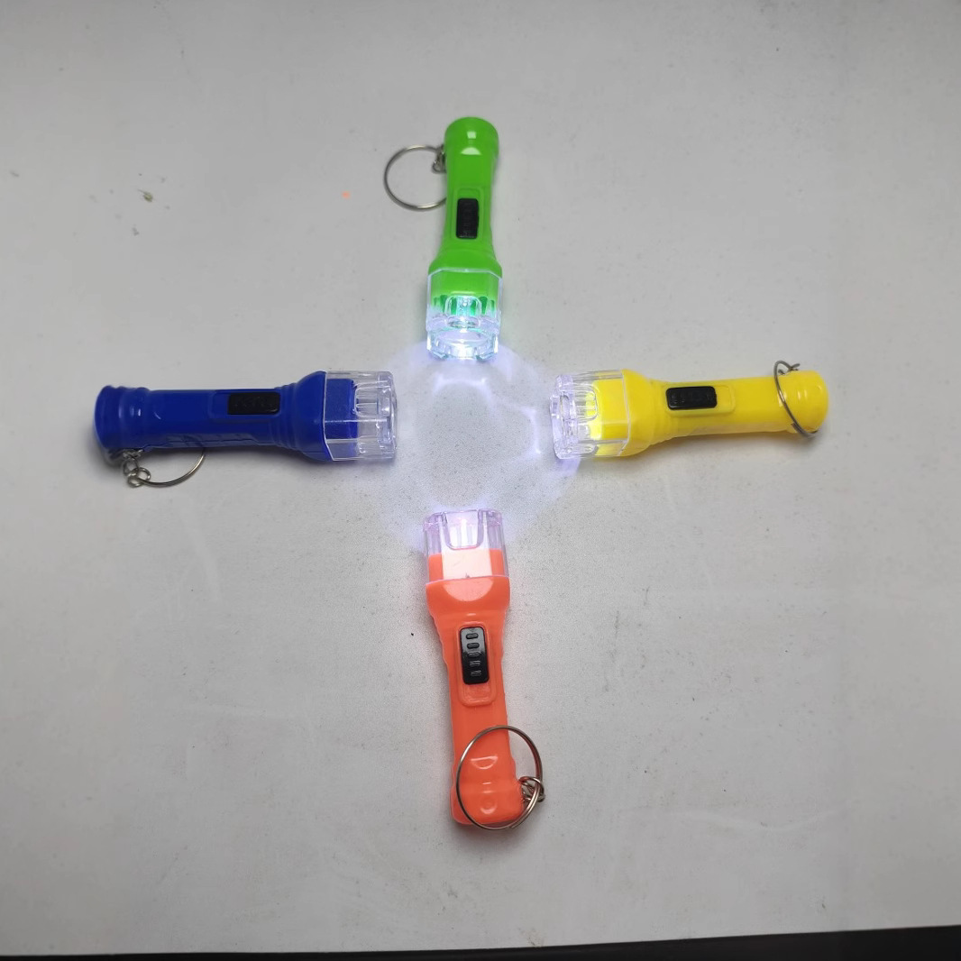 New children's plastic toy flashlight 910 keychain gift night light, street stall supply, factory direct sales Application Scenario