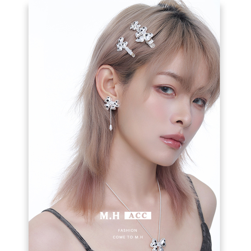 The Star Print Bow series earrings feature a sweet and cool feminine style, are fashionable and versatile, and have an exquisite original design. They are 925 silver needle earrings details Picture