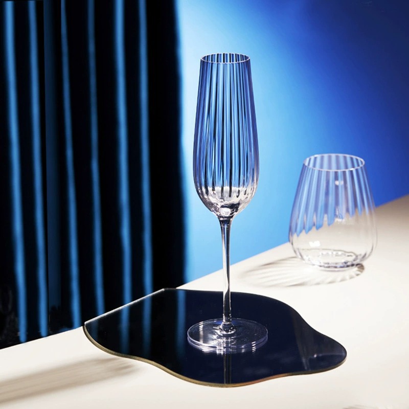 Handcrafted luxurious prism wine glass, crystal glass, Bordeaux Poly aroma wine glass, European vertical striped highball glass Application Scenario