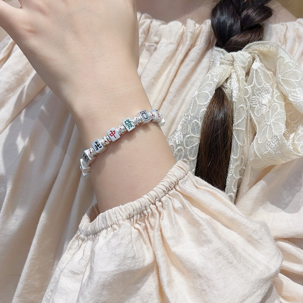 Copper-plated Miao silver and hidden silver mahjong bracelet possessed by the gambling god, light luxury mahjong, no need to worry about niche, unique and versatile bracelets Application Scenario