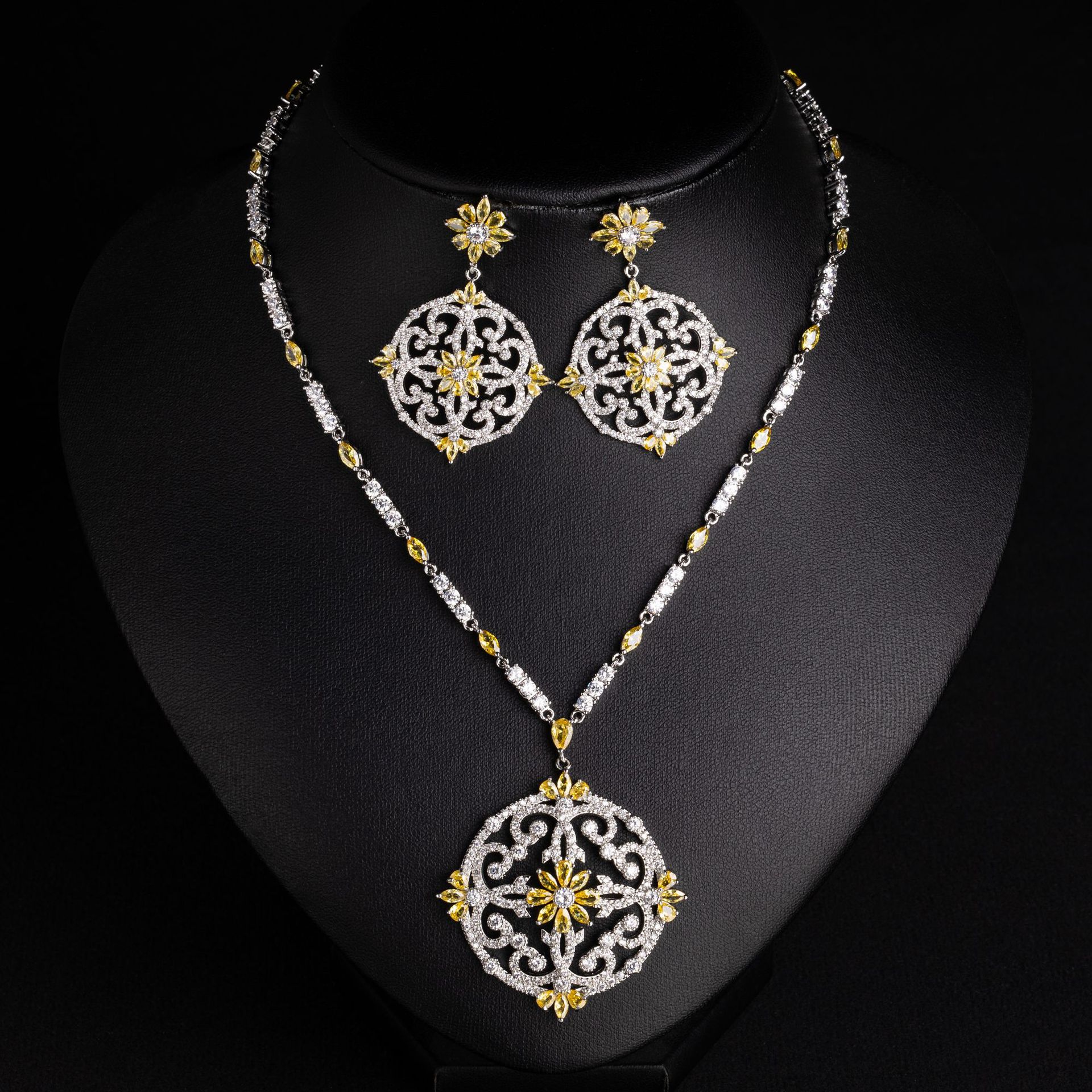 Accesorios transfronterizos europa y américa vintage collar de novia conjunto de pendientes circonitas conjunto de dos piezas cadena de clavícula luz extravaglytj29265 gertisa banquete vestido joyería accesorios al por mayor details Picture