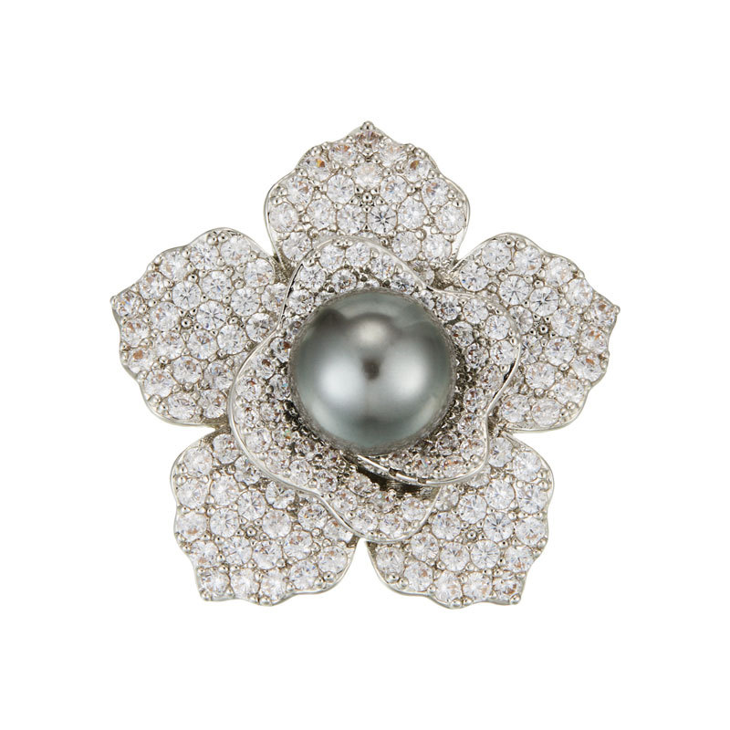 A light luxury and high-end three-dimensional camellia brooch, made of copper alloy and slightly inlaid with zirconium gray pearls, is a delicate dress pin and brooch Item Picture