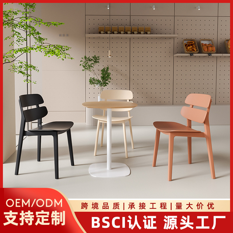 现代简约风格塑料红色凳子户外登山月亮椅圆形重叠座椅板凳