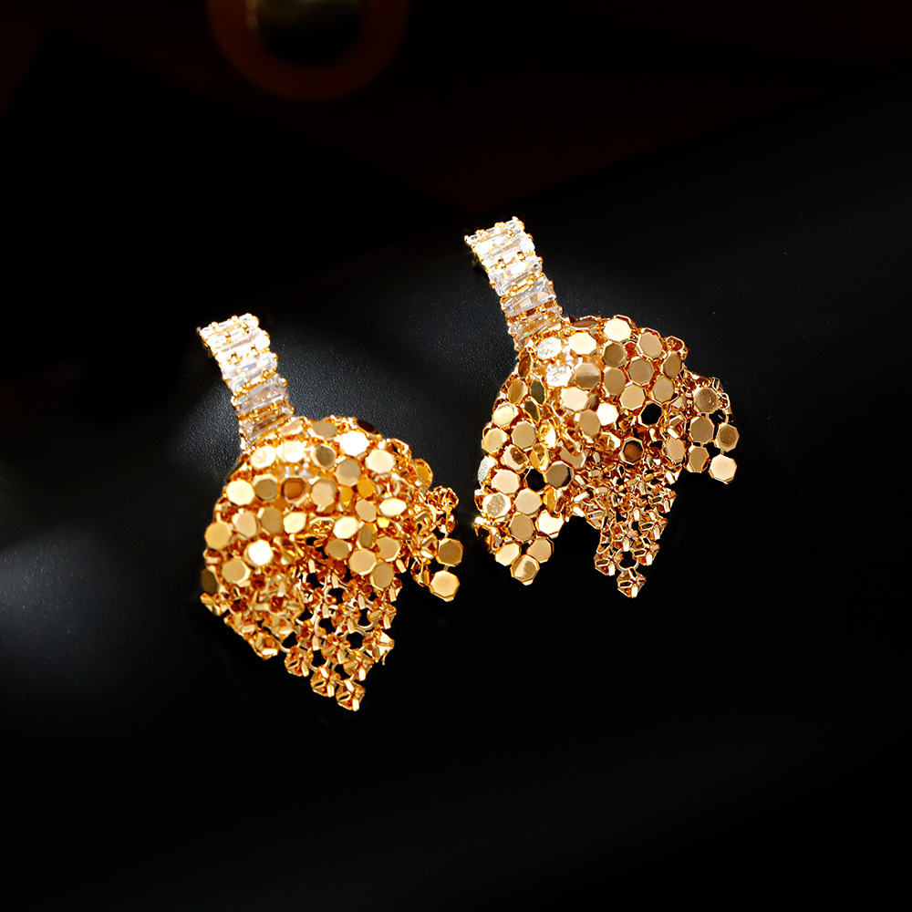 Hyacinth2025 Douyin's best-selling earrings: Fashionable, light luxury, super sparkling zirconia sequin earrings with unique design and a high-end feel