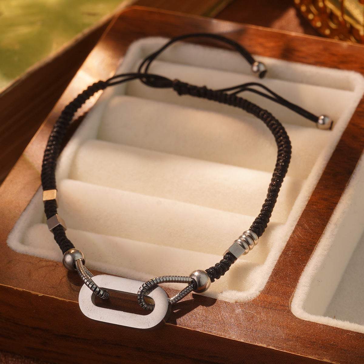 Cross-border titanium steel bracelet, suitable for both men and women, with a niche design and a high-end feel. It's a versatile and fashionable birthday gift and a niche accessory for office ladies details Picture