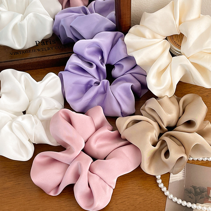 Double-sided faux silk 15cm diameter large intestine hair band for women, French high-end style silk ponytail hair tie satin hair accessory Application Scenario