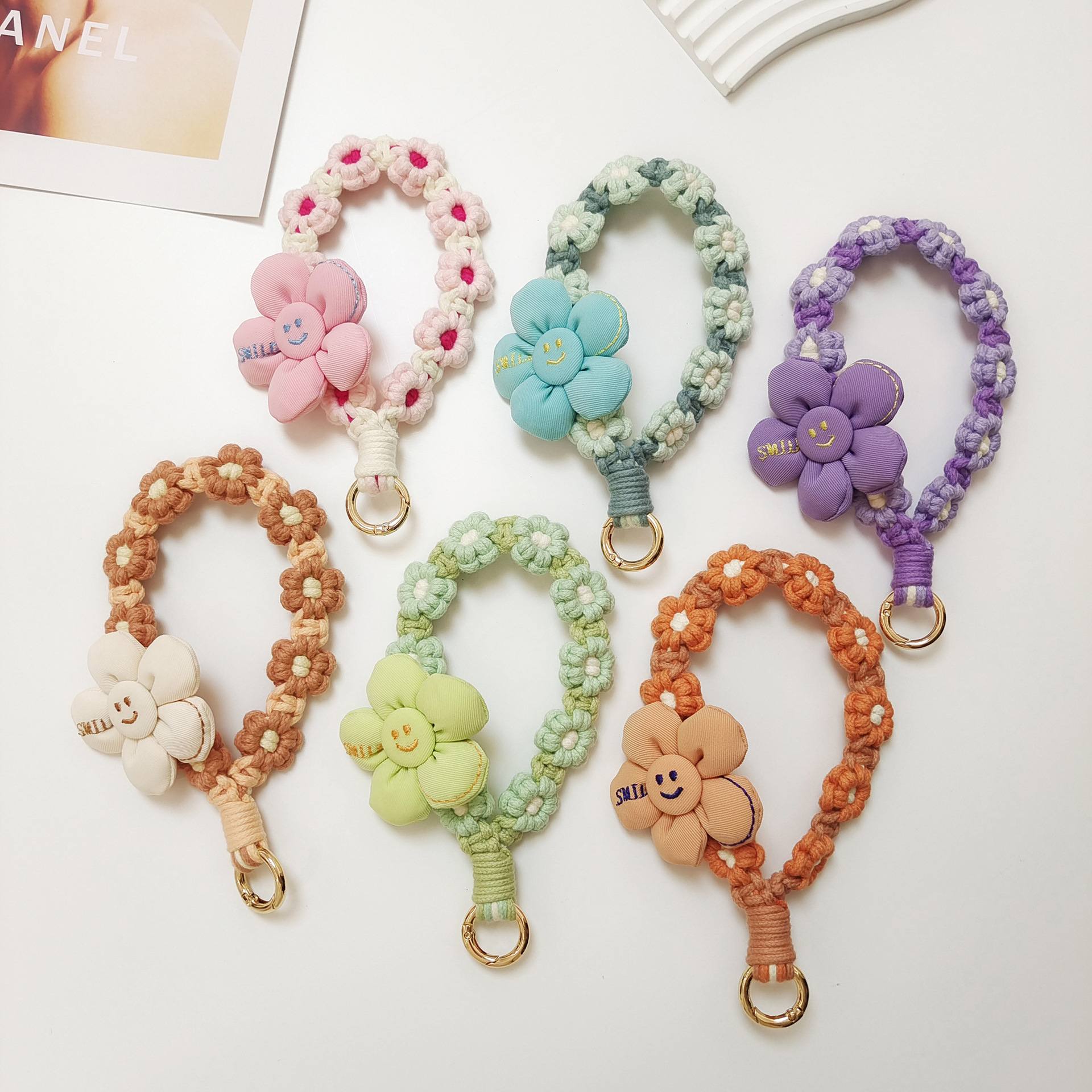 日韩可爱手工编织花朵钥匙扣手机挂件立体花花手腕挂绳手作礼品女
