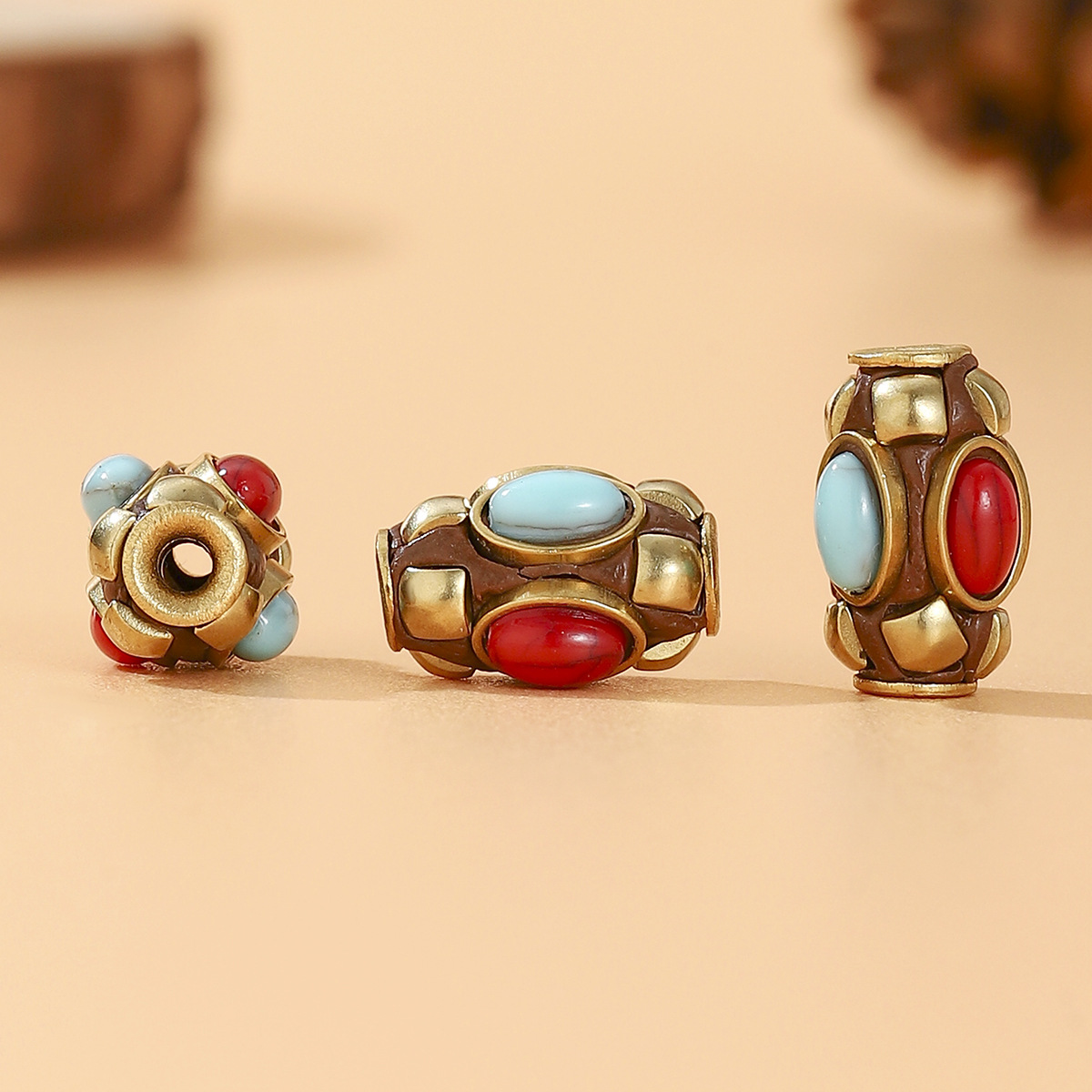 Tibetan-style retro Nepalese copper beads inlaid with red and blue stone bucket beads DIY jewelry accessories, bead partition cultural play accessories Specification drawing