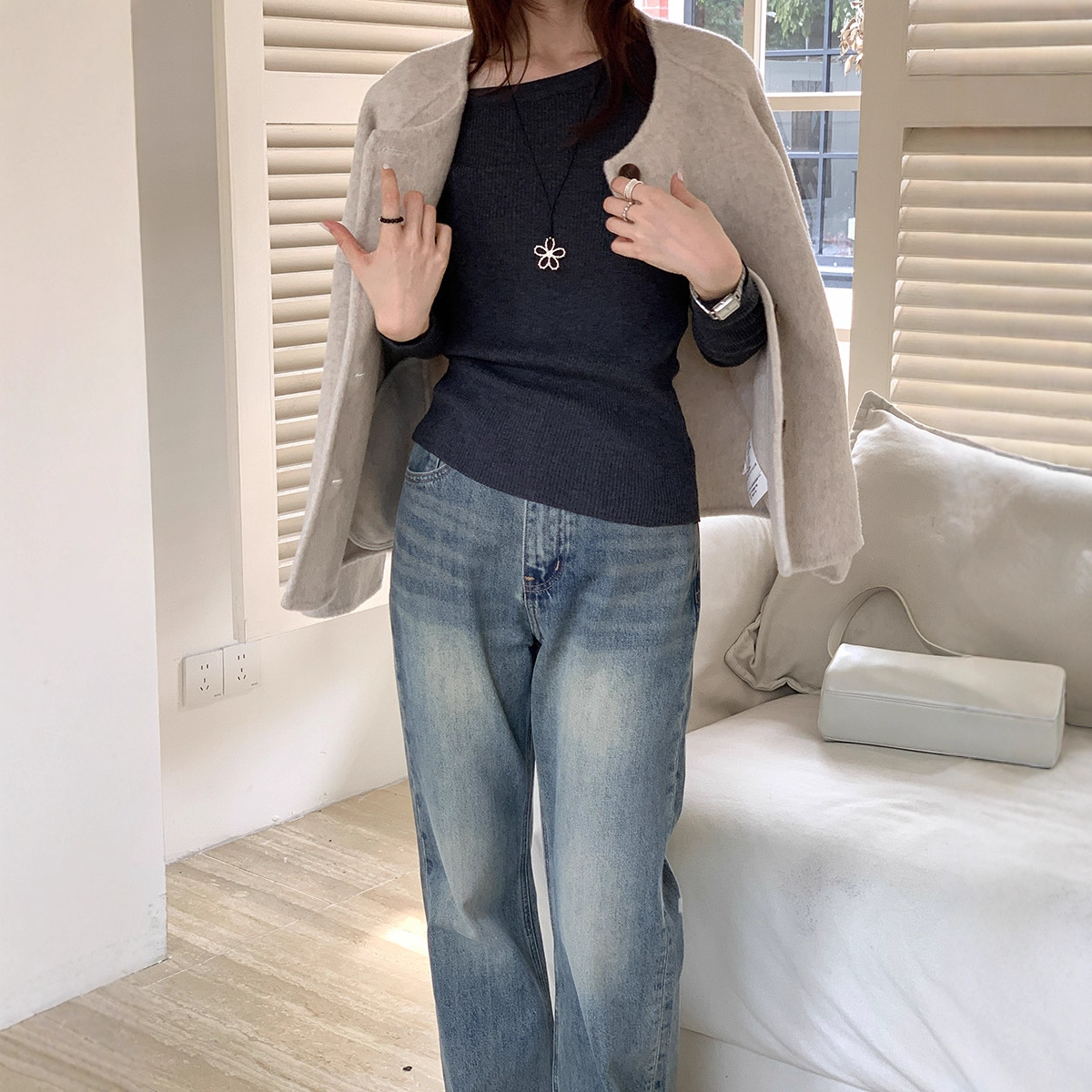 Retro narrow straight-leg jeans for women's autumn and winter 2025 new style Korean high-waisted slimming versatile casual floor-length pants Item Picture