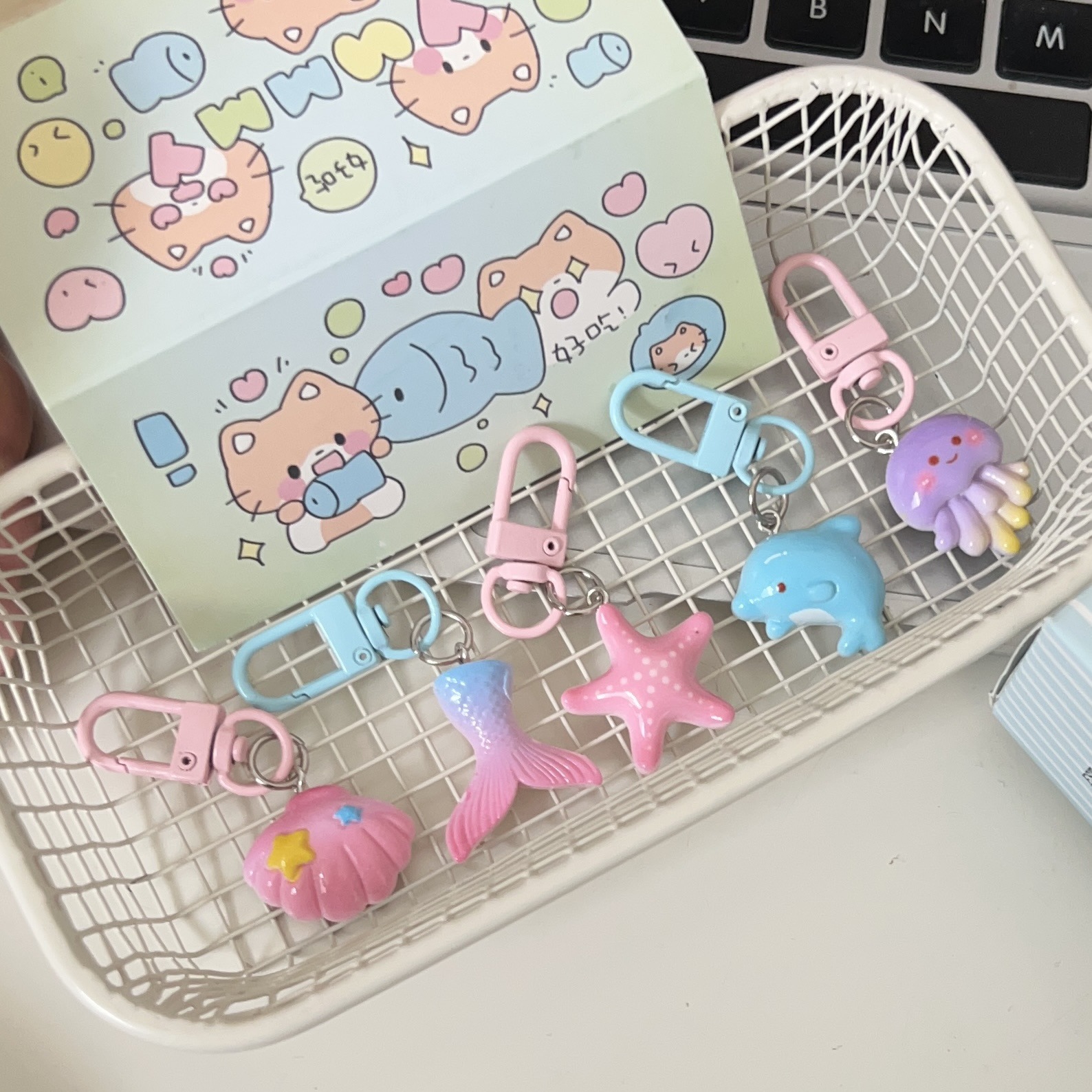 Pink and tender Marine animal keychains, cute cartoon dolphin shell pendants, ins soft and adorable starfish and jellyfish accessories Specification image