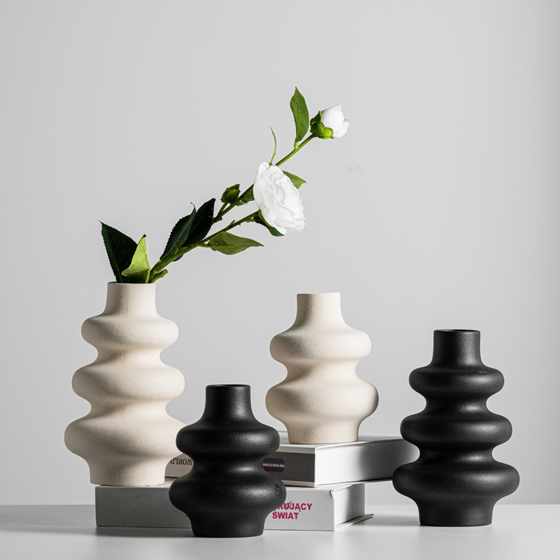 2025异形圈陶瓷花瓶可爱ins简约现代磨砂花器创意民宿摆件高级