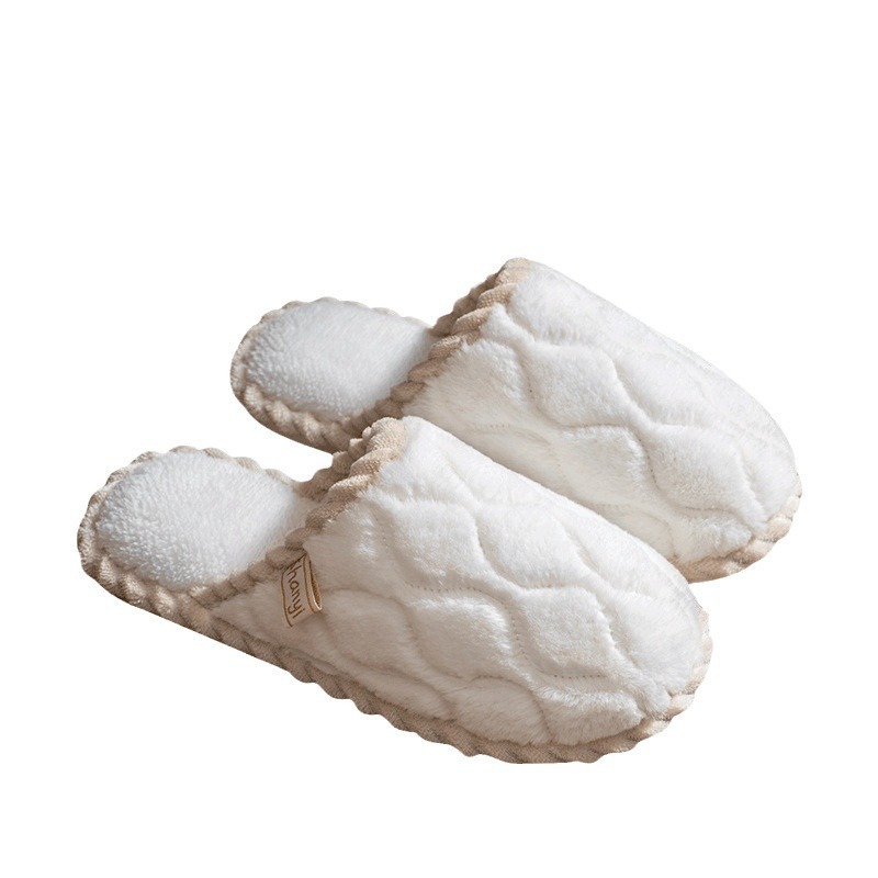 Cotton slippers for women are suitable for home use in spring, autumn and winter. They are indoor anti-slip and warm. For couples, they are winter woolen slippers for men Item Picture