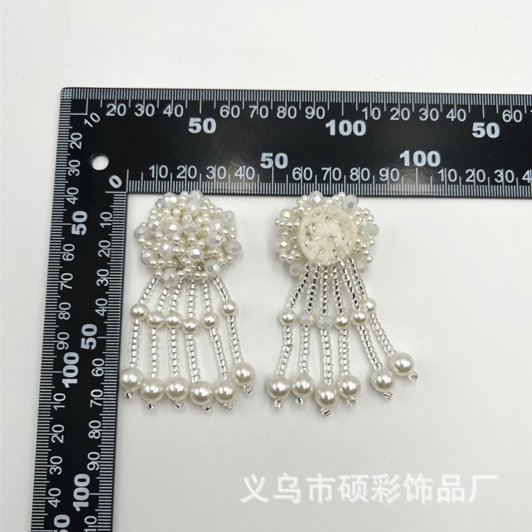 Factory stock of handcrafted crystal beaded pendants, ancient-style embroidered shoes, pearl jewelry accessories, earrings, brooches, shoe flowers details Picture