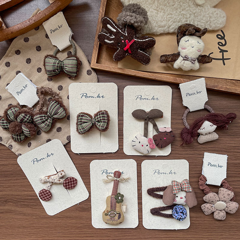 New Korean-style autumn and winter coffee-colored hair clips, fabric bow, handcrafted children's bangs clips, and back head claw hair accessories details Picture