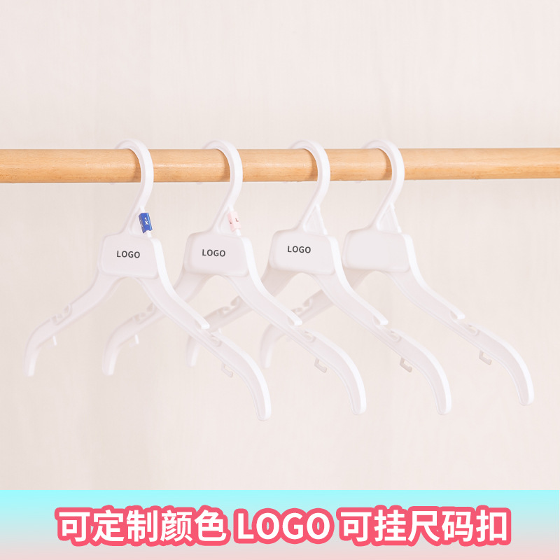 塑料防滑一次性衣架白色服装厂展示成人大衣架外贸衣撑衣挂挂衣细节图