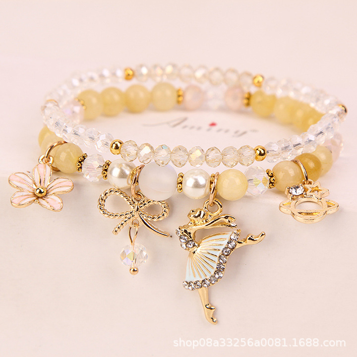 Korean-style fresh and clean crystal bracelet for girls, simple student forest-themed best friend beaded bracelet, bracelet ring, flower pendant bracelet Application Scenario