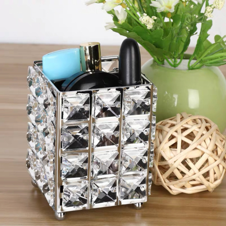 Amazon's best-selling crystal pen holder, circular creative desktop storage, makeup brush holder in stock. Makeup brush storage pen holder Application Scenario