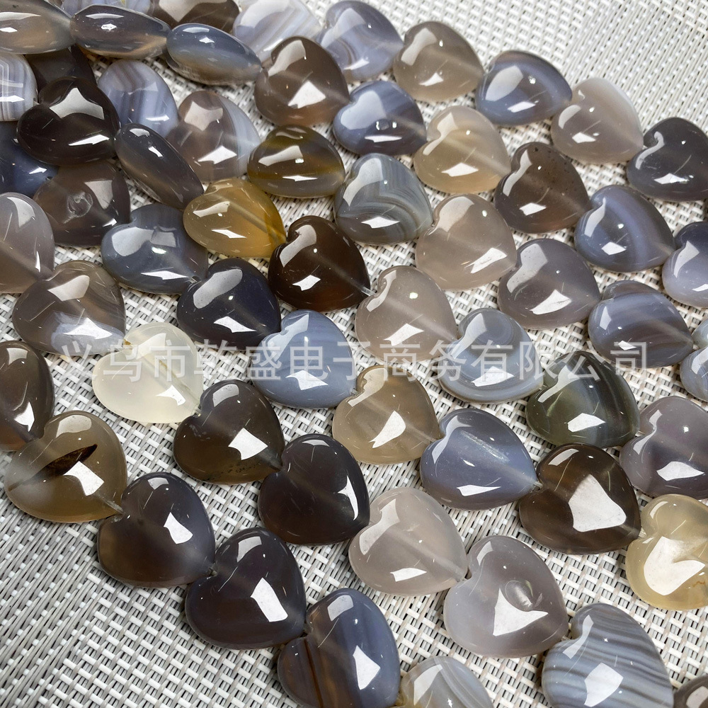 Natural stone, crystal, agate, heart-shaped semi-precious stone, loose beads, various material jewelry beads, necklaces, bracelets and accessories Application Scenario