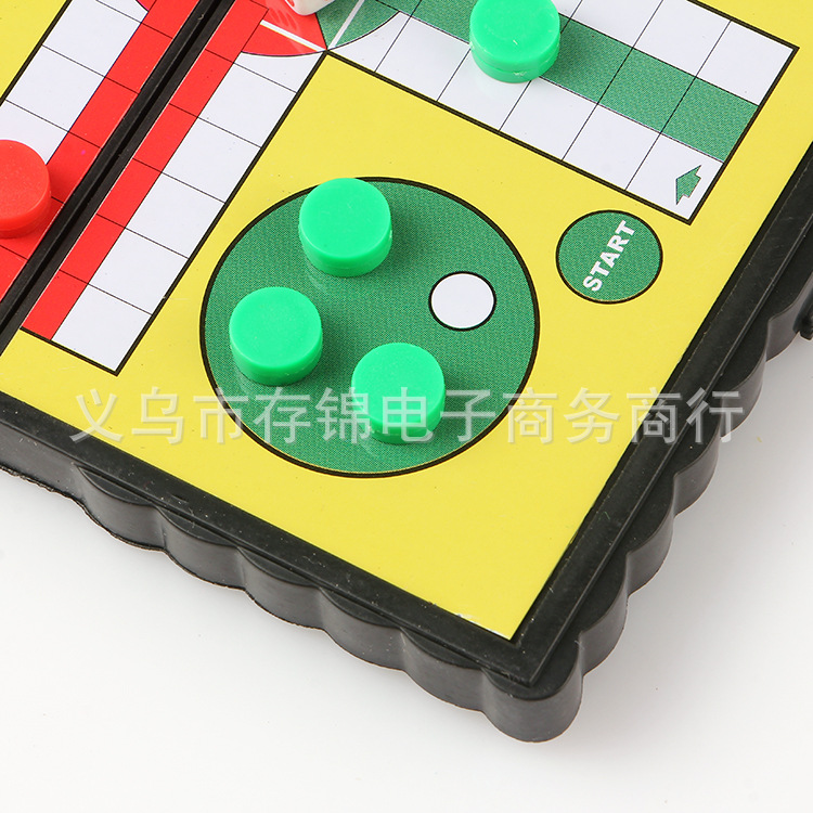 益智玩具桌面游戏棋折叠磁性飞行棋 宝路棋 LUDO便携式骰子棋厂家细节图
