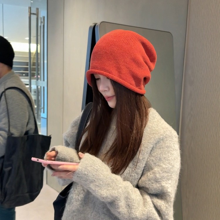 Japanese-style solid-color knitted pile hat for women in autumn and winter, loose headwear, casual and versatile, face-enhancing small bun hat, cold hat details Picture