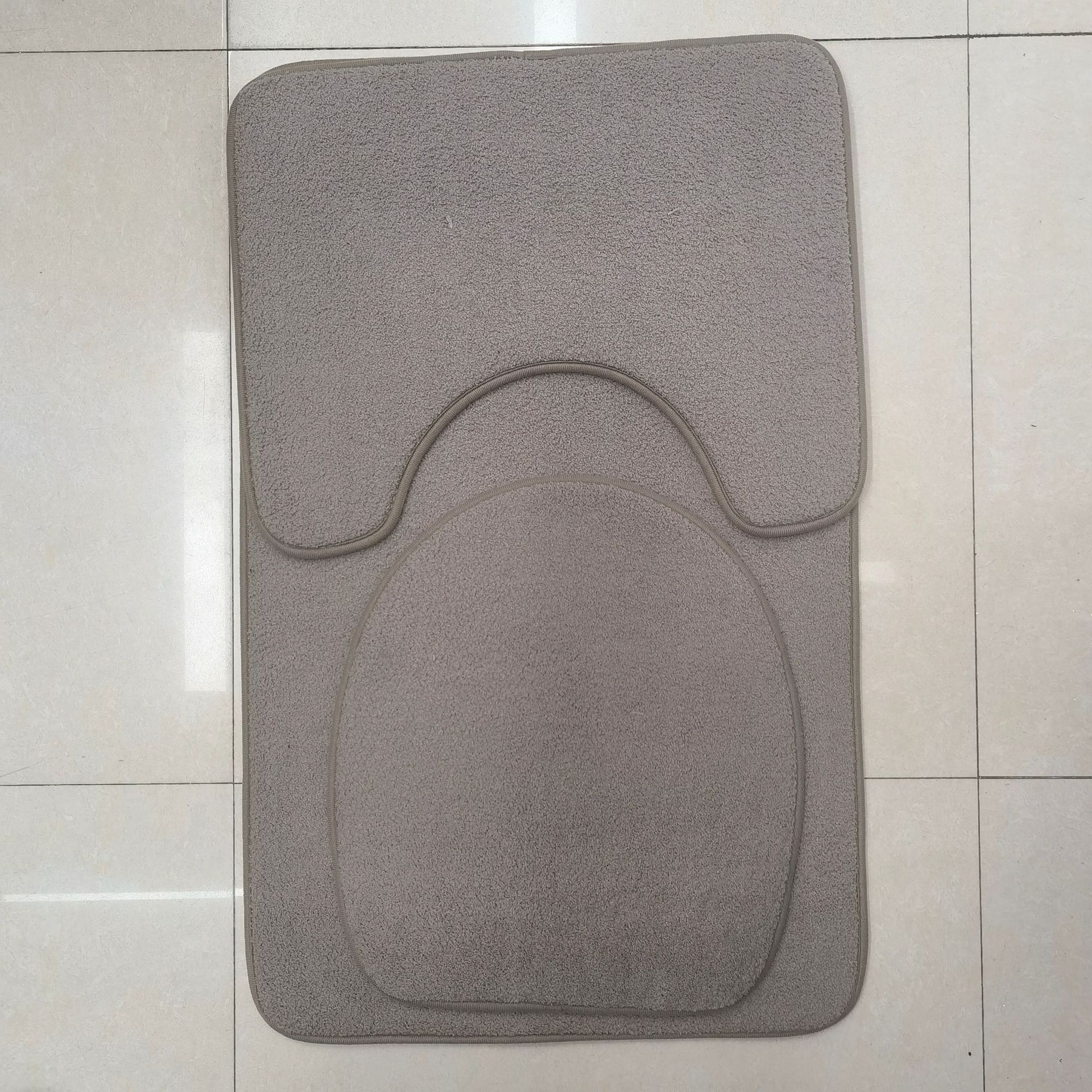 Milano fleece color sólido absorbente antideslizante baño baño asiento de inodoro U forma de dos piezas juego de tres piezas esponja piso mat Application Scenario