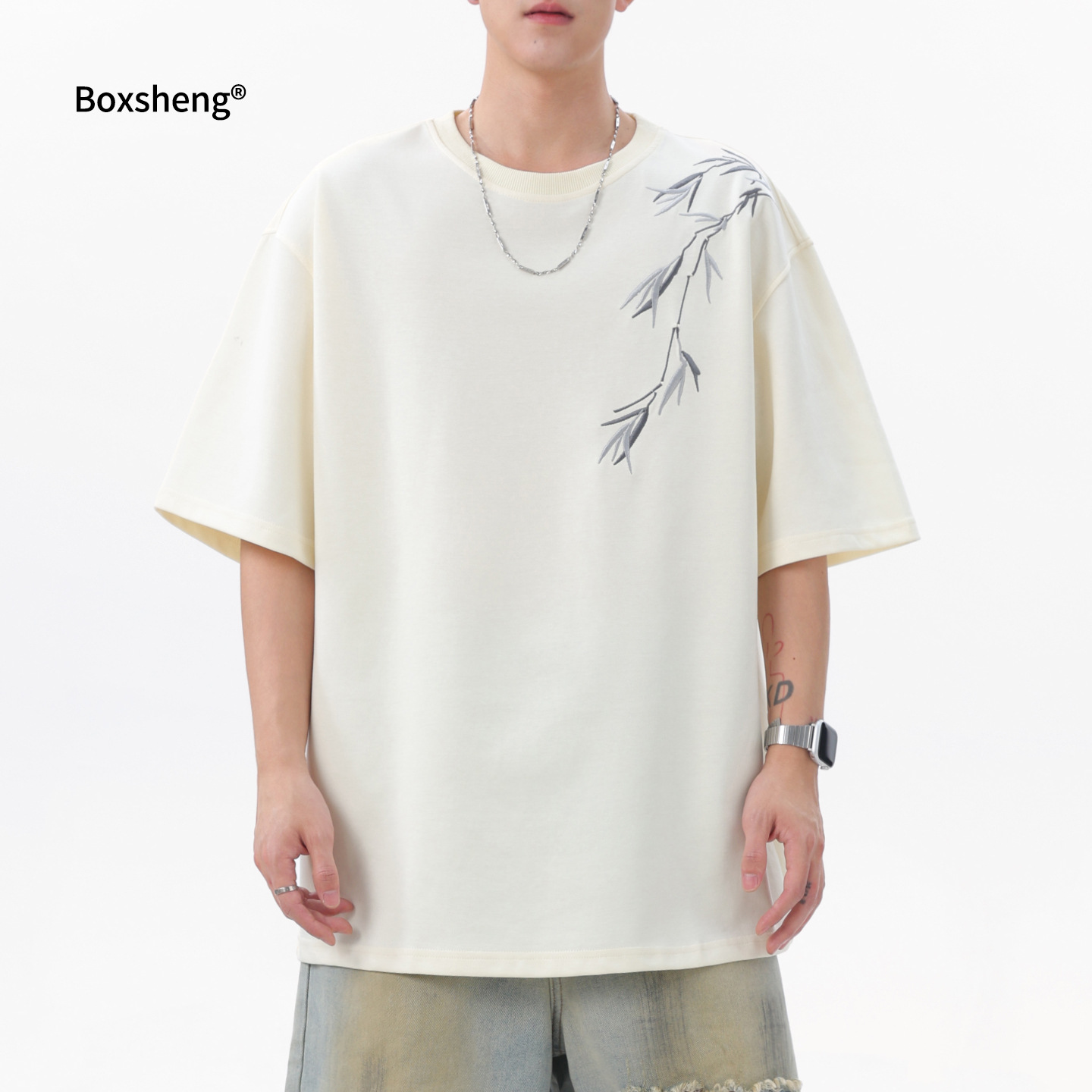 Beige short-sleeved T-shirt out of stock, short style with a large U-neck