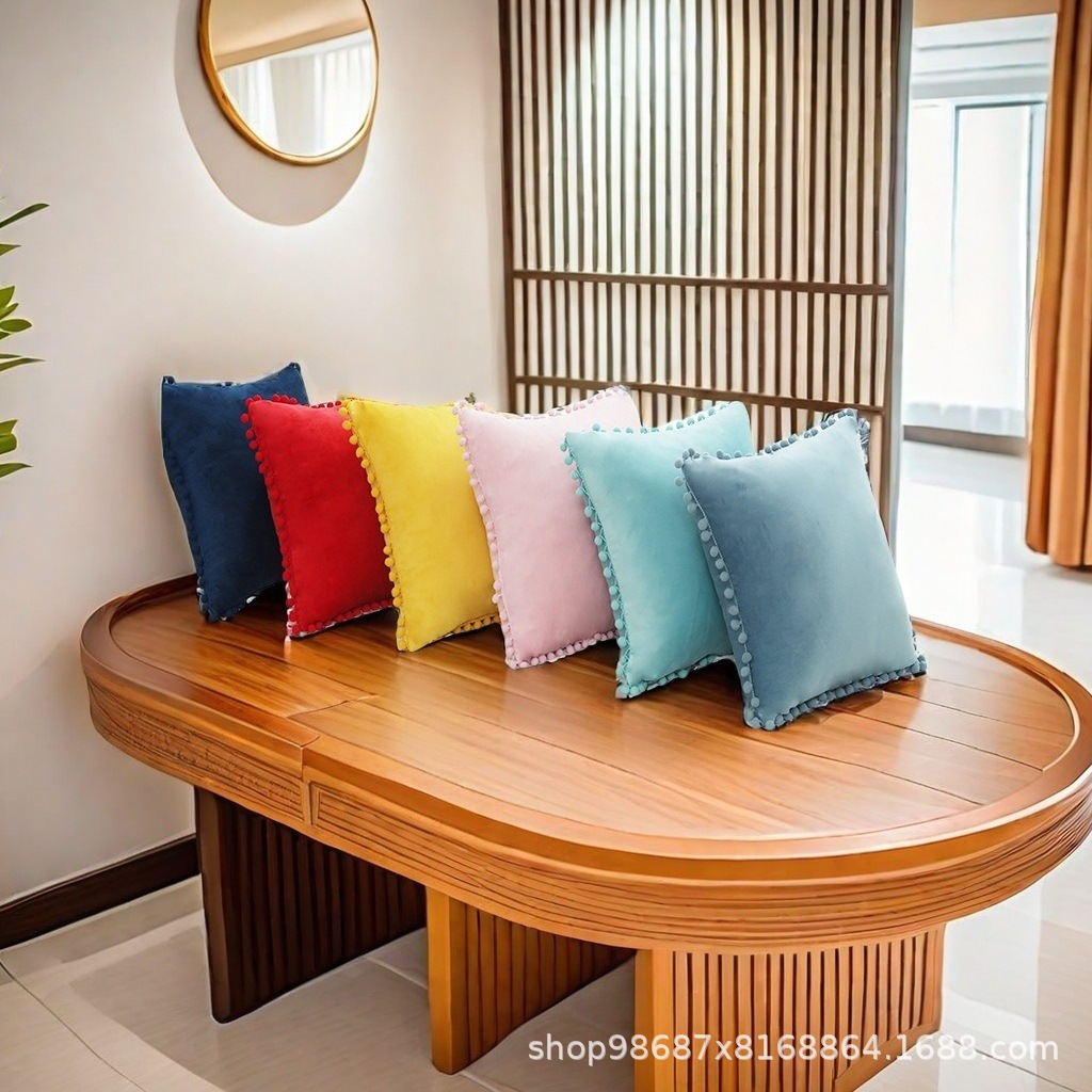 Ins-style solid-color pom-pom cushion cover, modern and simple velvet pillow, creative cushion cover, wholesale of pom-pom pillows