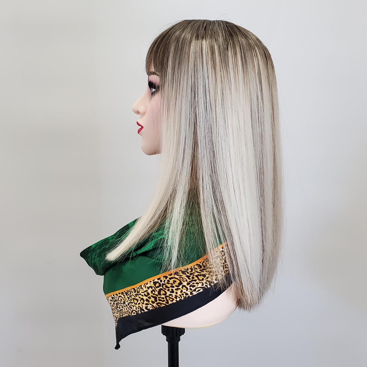 Cross-border European and American natural and smooth air bangs long straight hair women's wig, off-white manufacturer in stock, straight bangs details Picture