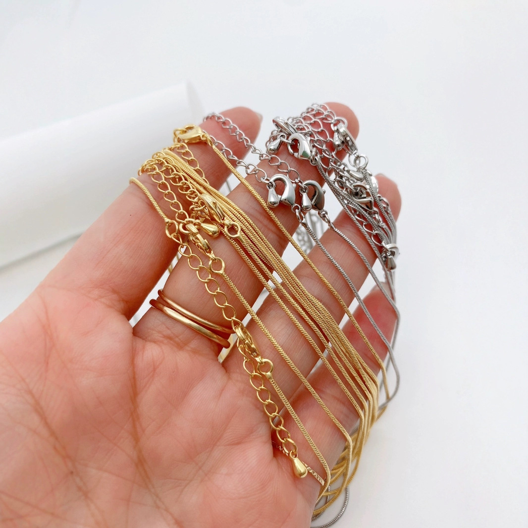 DIY jewelry snake chain finished products, copper material, long-lasting color retention, electroplated fine chain finished products wholesale Application Scenario