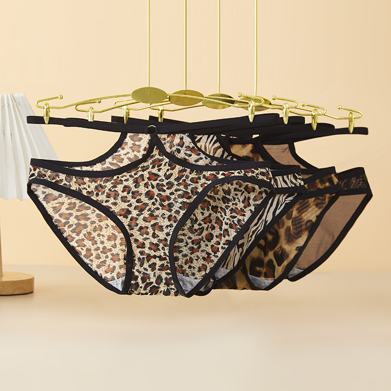 New sexy and light luxury mesh leopard print women's comfortable, breathable, thin-band circular cutout, alluring and traceless underwear Application Scenario