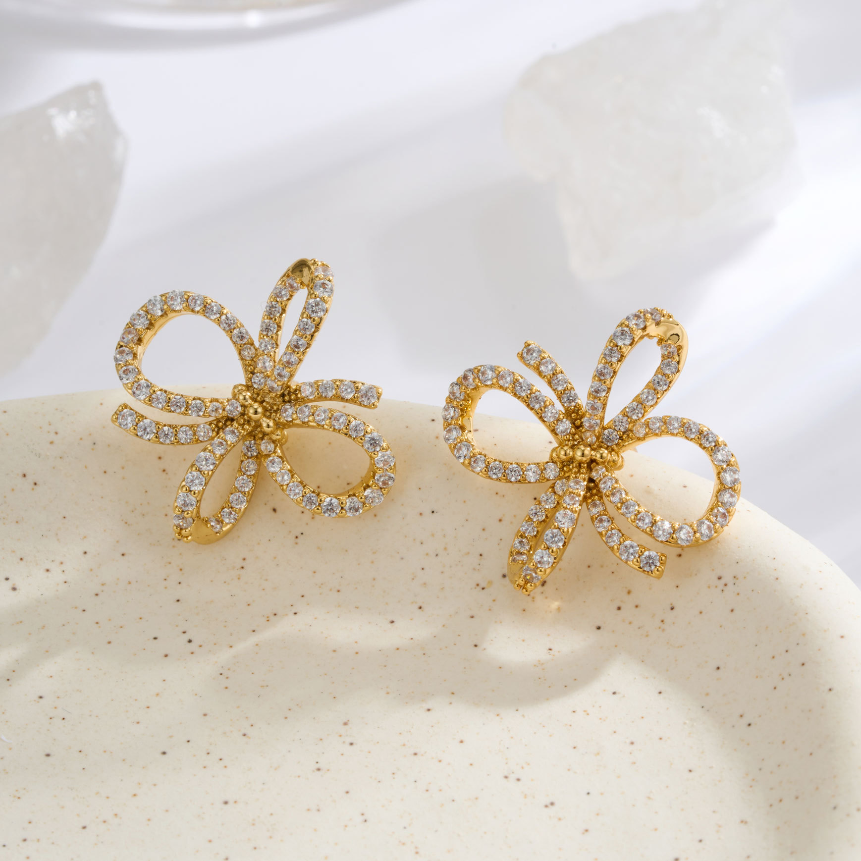 Heavy industry three-dimensional double-layer bow stud earrings, copper alloy, real gold electroplated, slightly inlaid zircon s925 silver needle light luxury earrings details Picture