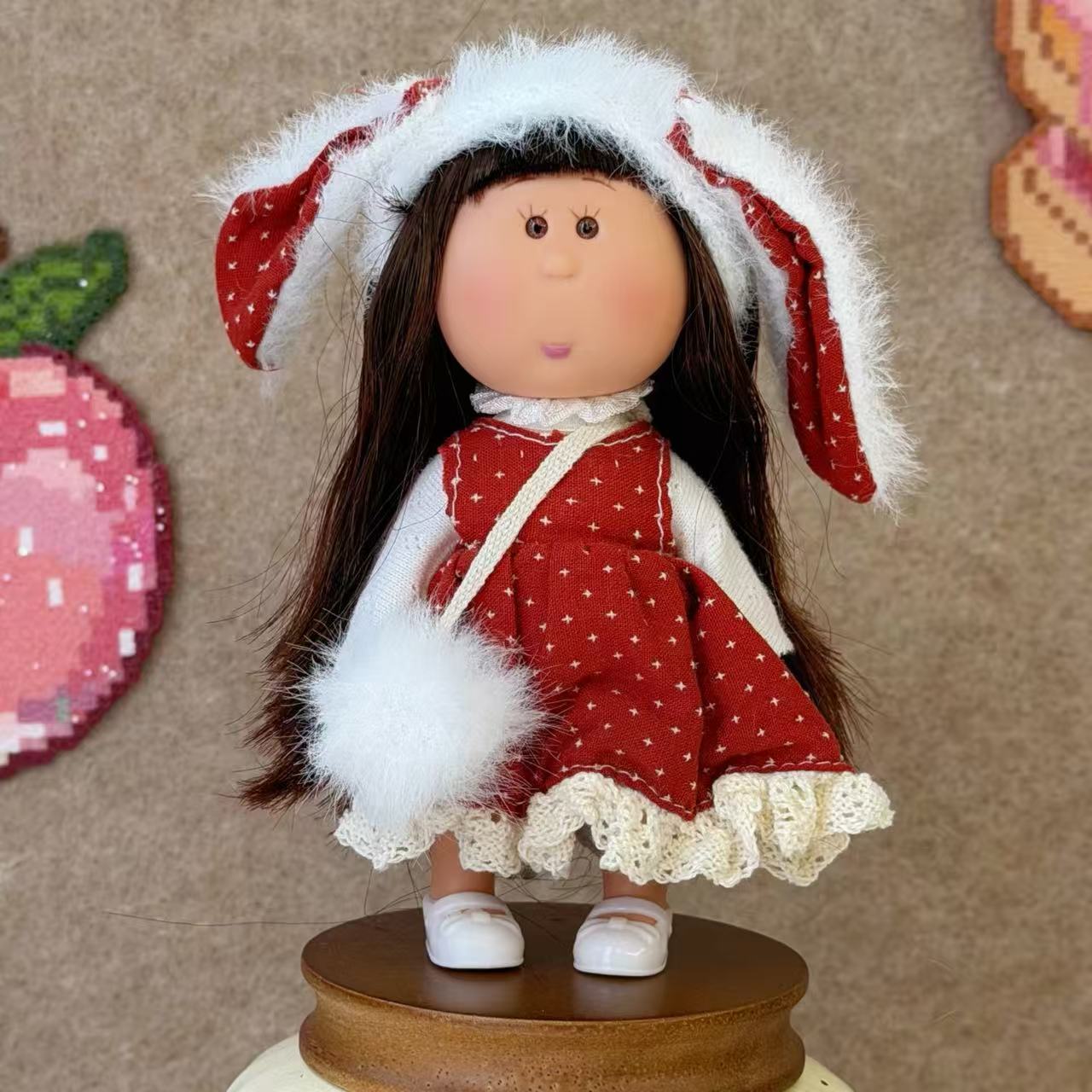 14cm mini potato vinyl doll Mia, a Spanish Internet celebrity with bean-shaped eyes, is a dress-up toy Application Scenario
