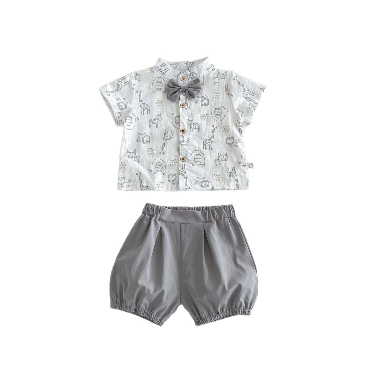 Boys' short-sleeved shirt in Hong Kong style, cool and fashionable 2025 children's summer wear, boys' summer shirt and shorts set, stylish Item Picture