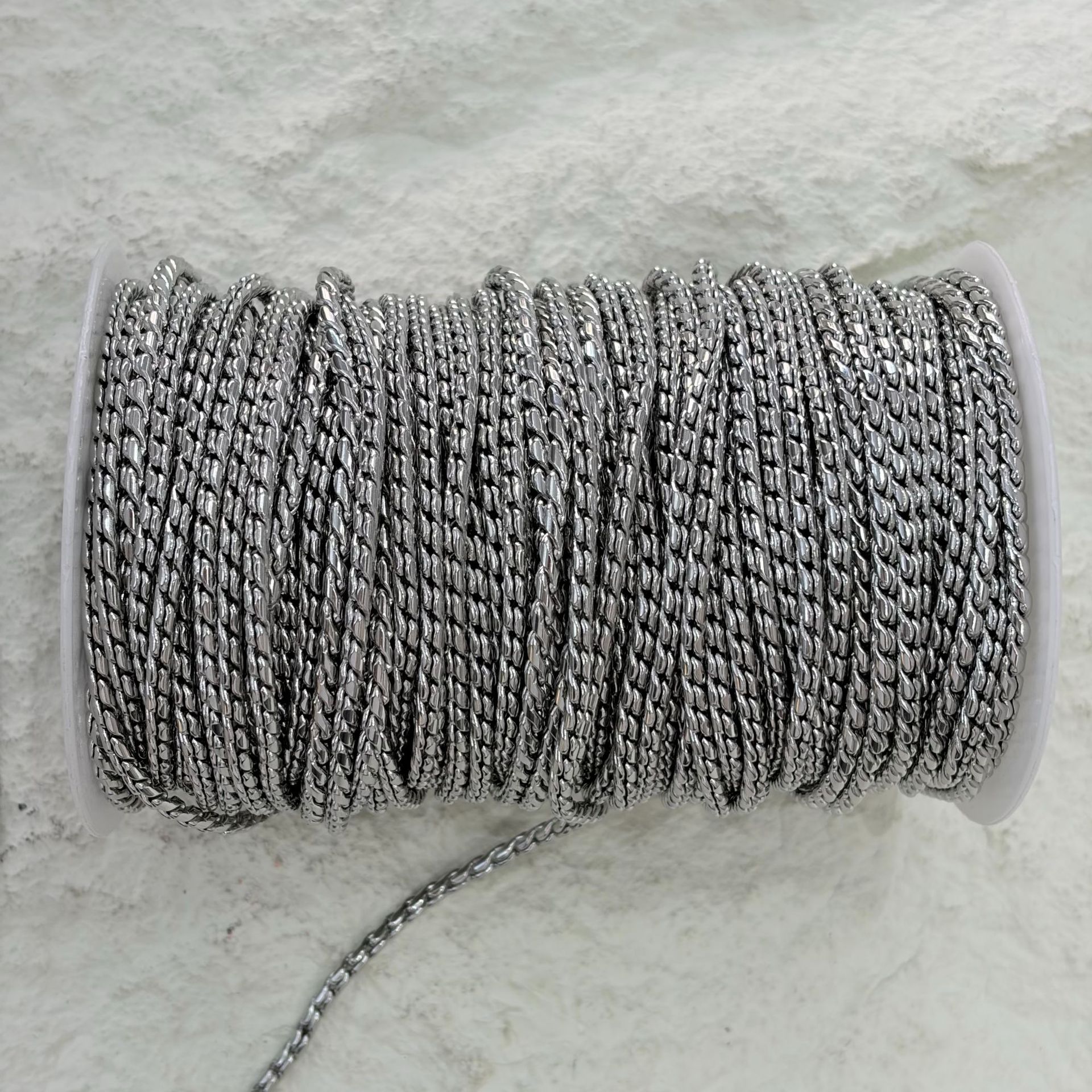Stainless steel hammer round twisted rope chain, titanium steel hammer pattern twisted chain accessories, coiled plain chain, non-fading necklace bracelet chain