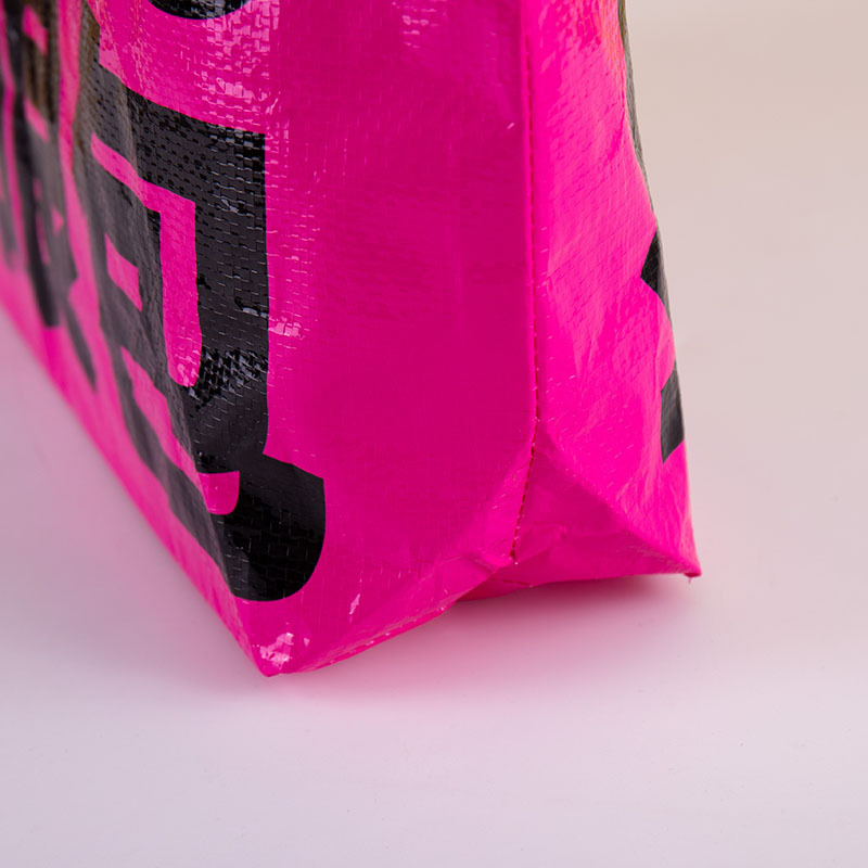 Popular pp single-shoulder woven bags, eye-catching shopping bags, hand-held moving snake skin bags, exhibition advertising and promotional bags Application Scenario