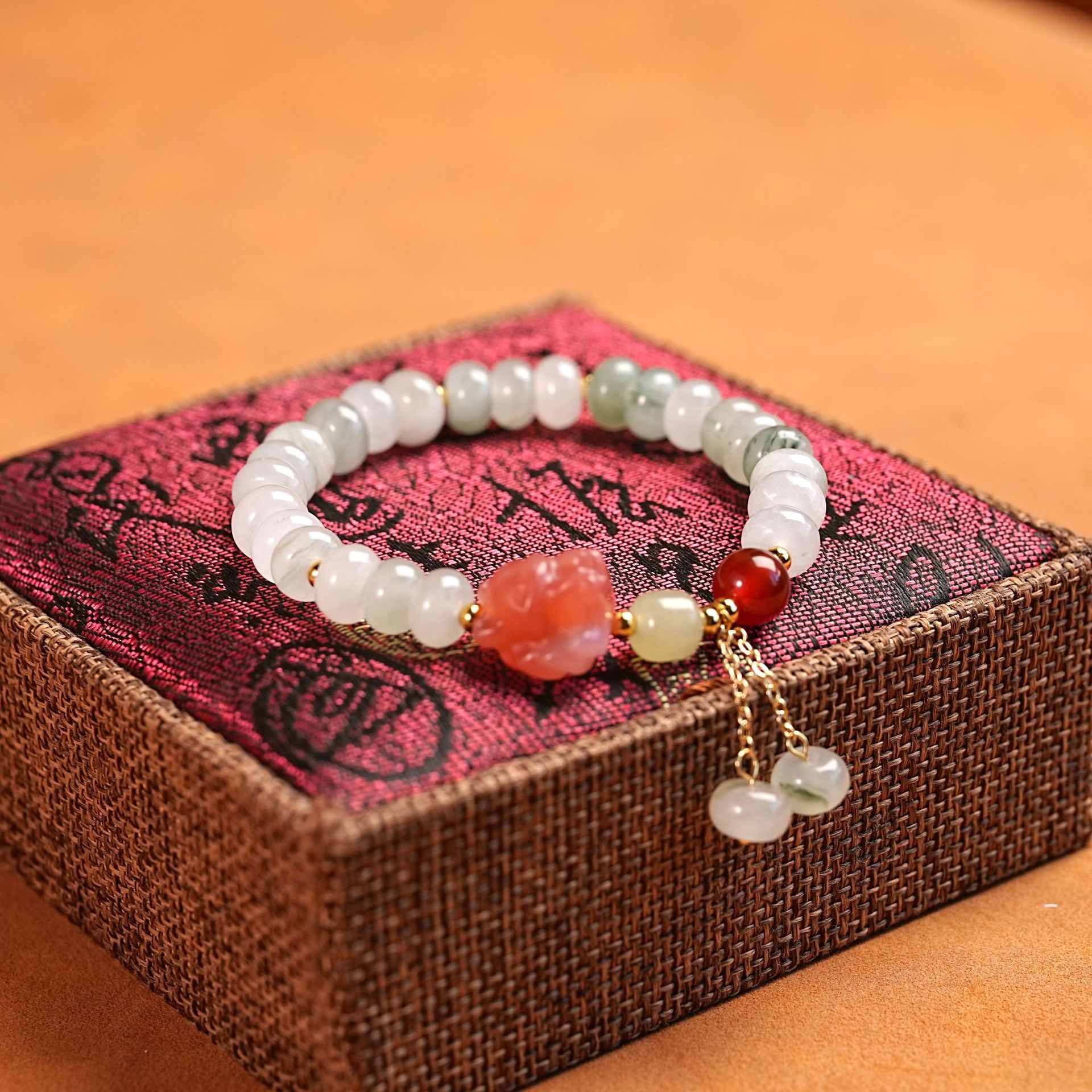 New Chinese-style Tianshan jade beaded crystal bracelet, retro light luxury original design, unisex bracelet accessory Specification image