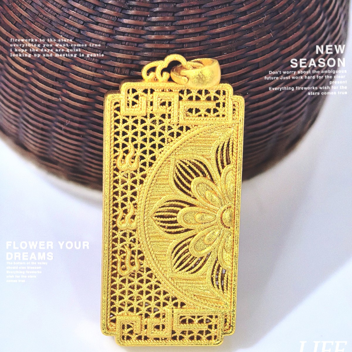 Chinese-style ancient-style golden phoenix Flying pendant square plate filigree hollowed-out auspicious cloud phoenix pendant Specification image