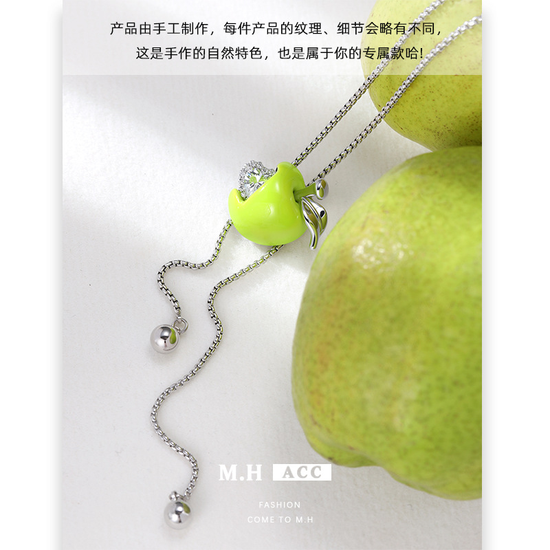 Summer new green apple necklace for women, pull-out style, high-end, fashionable and versatile. Original design, sweet and cool style collarbone chain Application Scenario