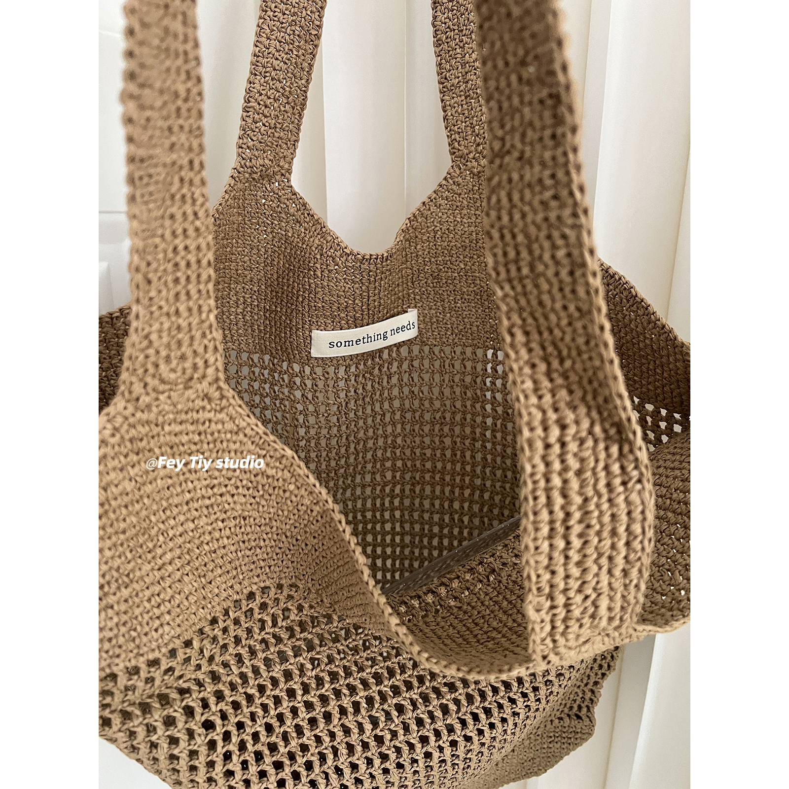 Cross-border straw weaving bag, French large-capacity tote bag, single-shoulder straw weaving bag, casual hollowed-out straw weaving bag, woven bag, vacation-style beach bag, straw weaving bag Application Scenario