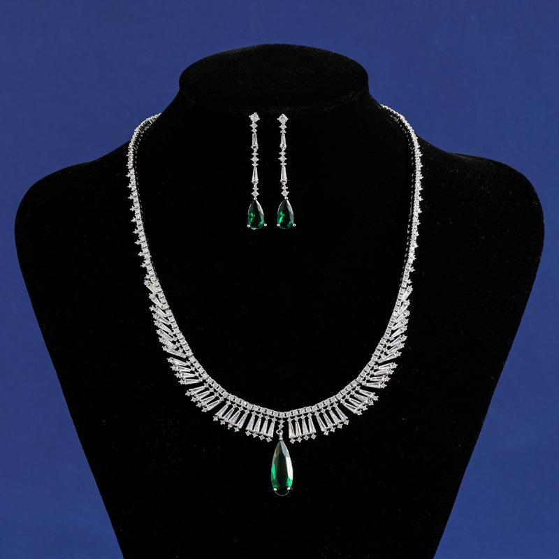 Cross-border simple, exquisite and niche zircon water drop necklace and earring set for women, diamond-encrusted and gold-plated jewelry set wholesale Application Scenario