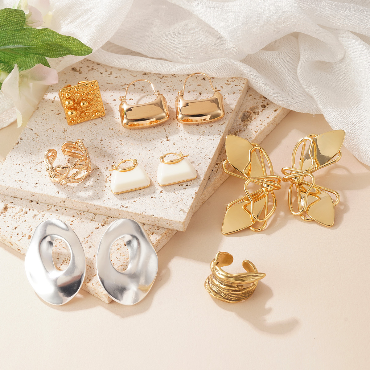 亮面金属圆球秋冬女新款耳环高级感方圆脸显瘦耳圈复古气质耳钉戒