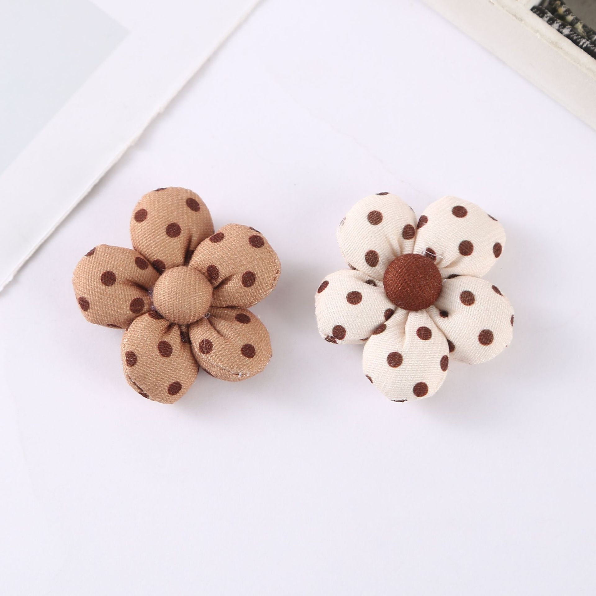 Cute five-petal flower-filled cotton-padded accessories, DIY clothing and accessories, three-dimensional cute woven flowers Specification image