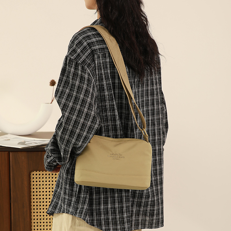 Lightweight nylon bag, cross-border trend crossbody bag, large-capacity women's single-shoulder small square bag details Picture
