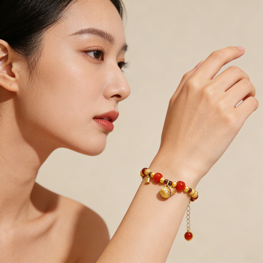 Hyacinth's original design of the new Chinese-style bracelet features a unique design sense. The hand-brushed gold gourd pendant is a bestseller on Douyin details Picture