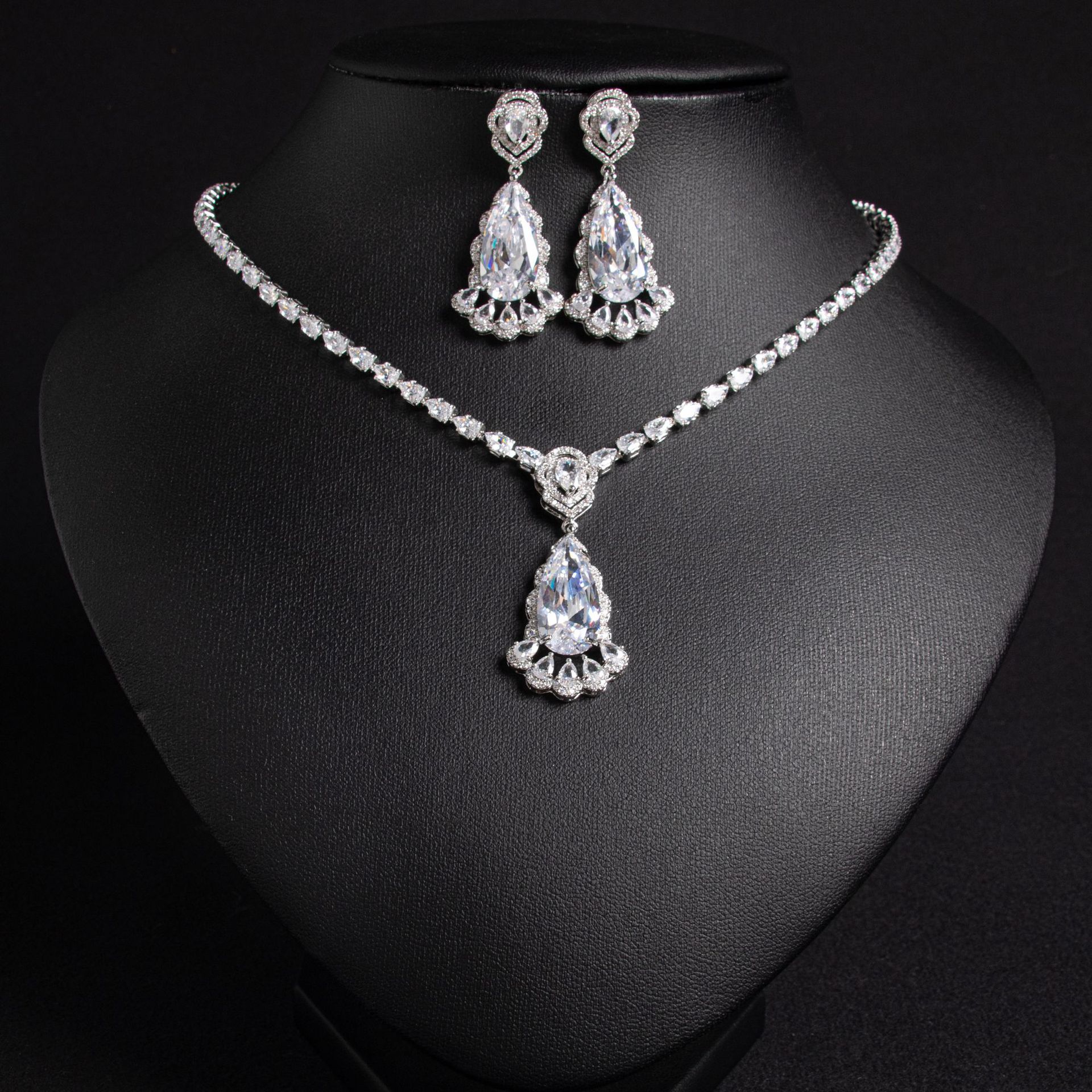 Cross border jewelry set set ornamentos zircon gota de agua collar pendientes set set accesorios nupcial al por mayor LYTJ5586 getisa accesorios joyas joyas al por mayor banquete vestidos accesorios Application Scenario