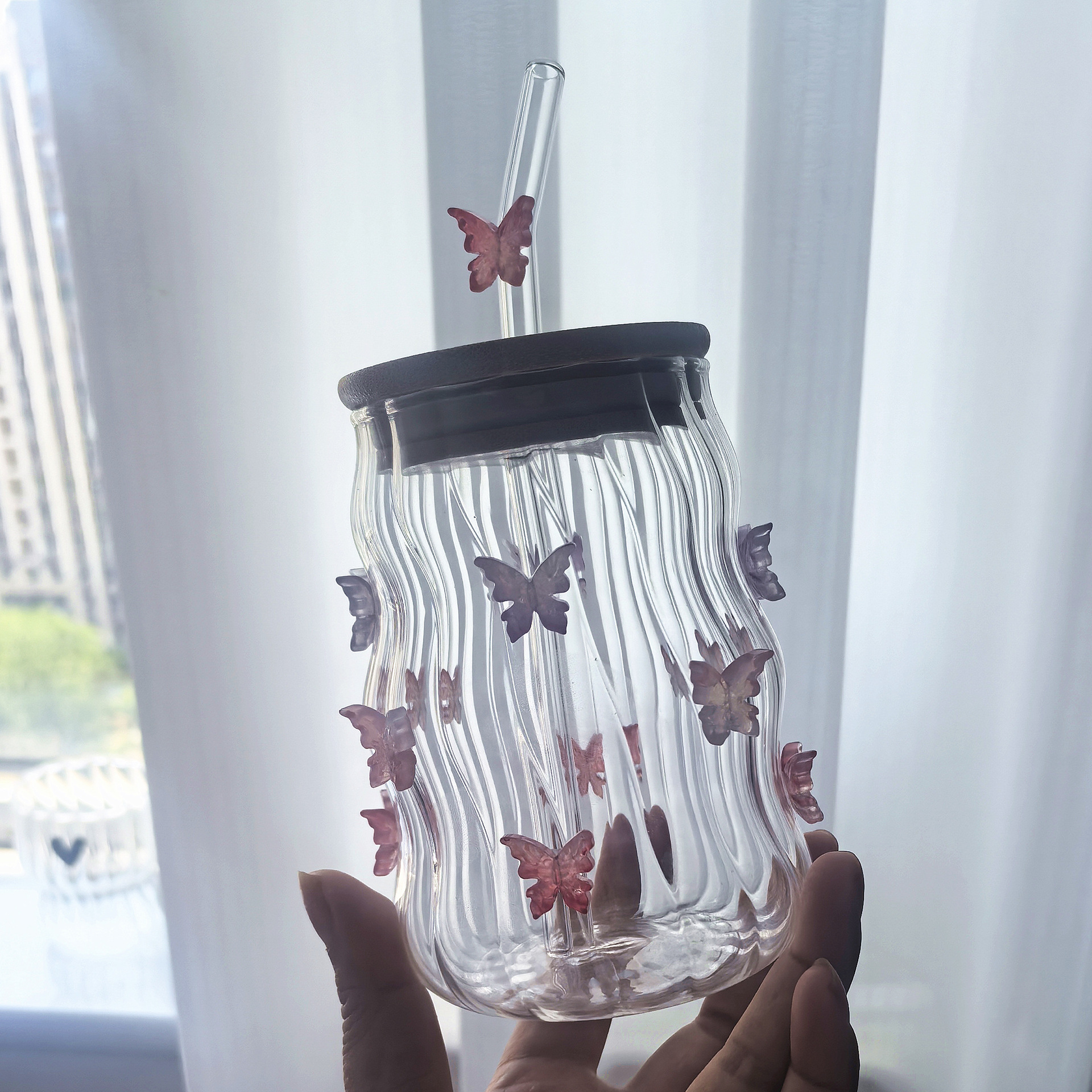 Bow-shaped high borosilicate glass cup, iced Americano latte coffee cup, chubby breakfast milk cloud glass cup Application Scenario