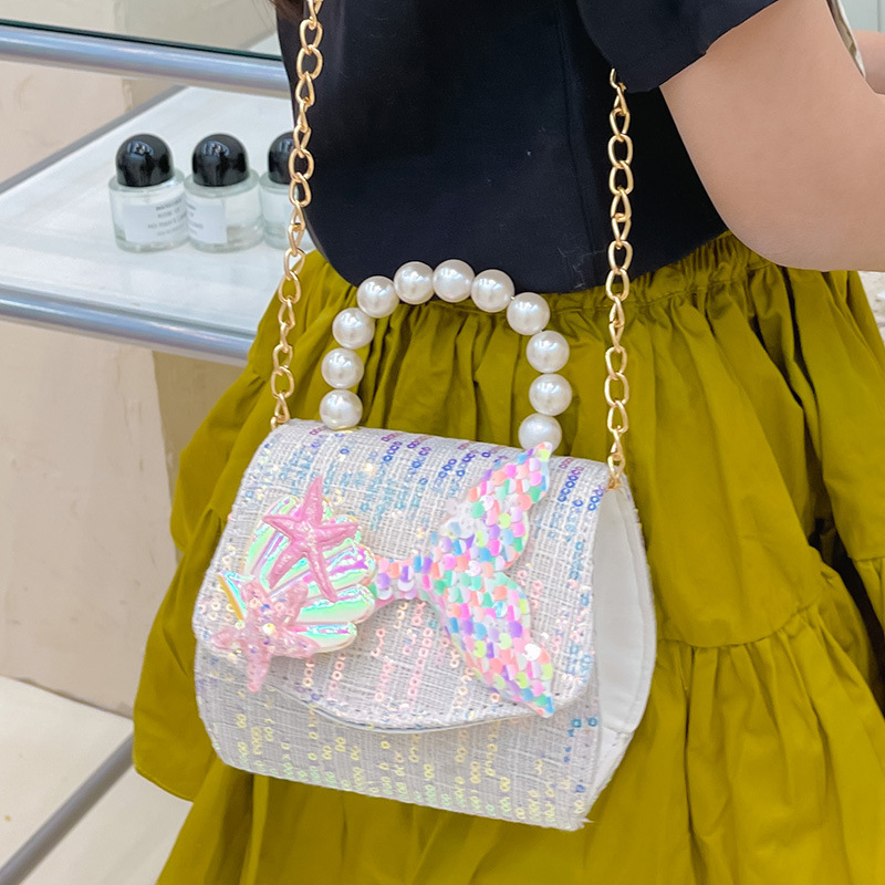 Pearl handbags, children's bags, little girls, princesses, girls' crossbody bags, fashionable cartoon, trendy and cute chain accessories Application Scenario