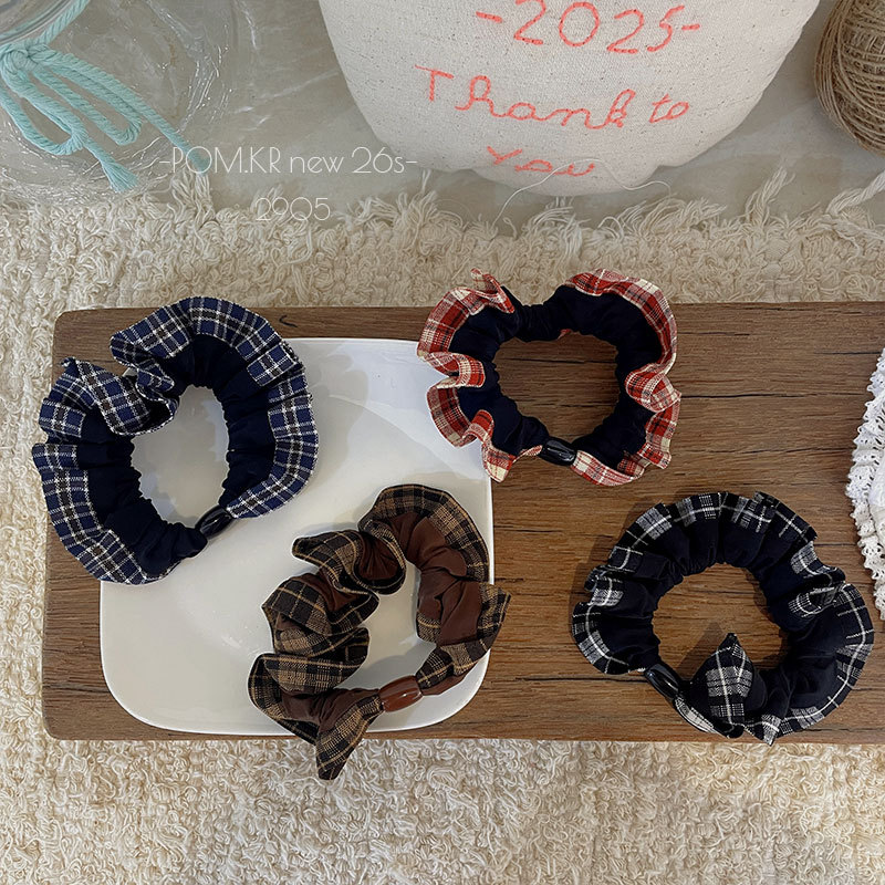 A variety of fashionable hair bands, hair accessories, large intestine towel bands, hair flowers and hair accessories are available for selection. Simple and versatile hair bands and hair accessories