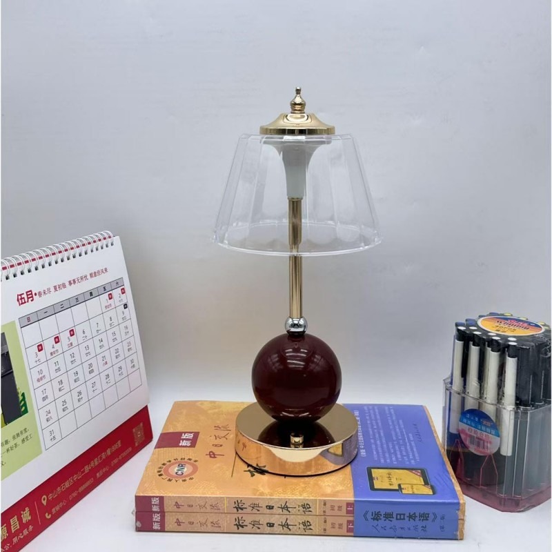 Light luxury table lamp, dining room, bedroom table decoration, bedside lamp, ins romantic and high-end atmosphere lamp, ins style details Picture