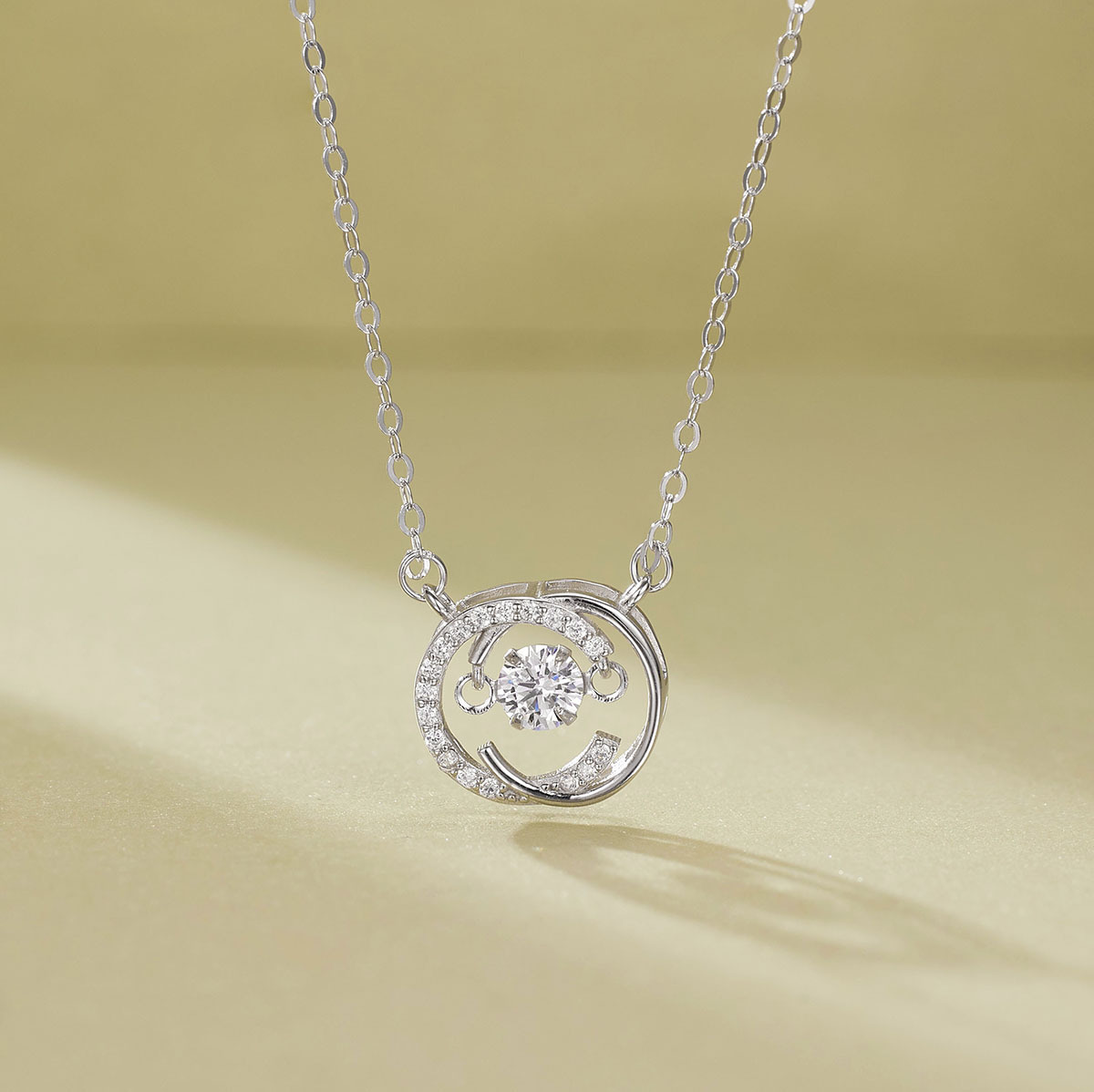s925 silver necklace, women's double C, Beating Heart, fashionable and dynamic, light luxury letter, light luxury style, niche design coldbone chain full figure